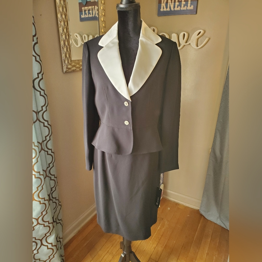 Women's 2 piece skirt suit